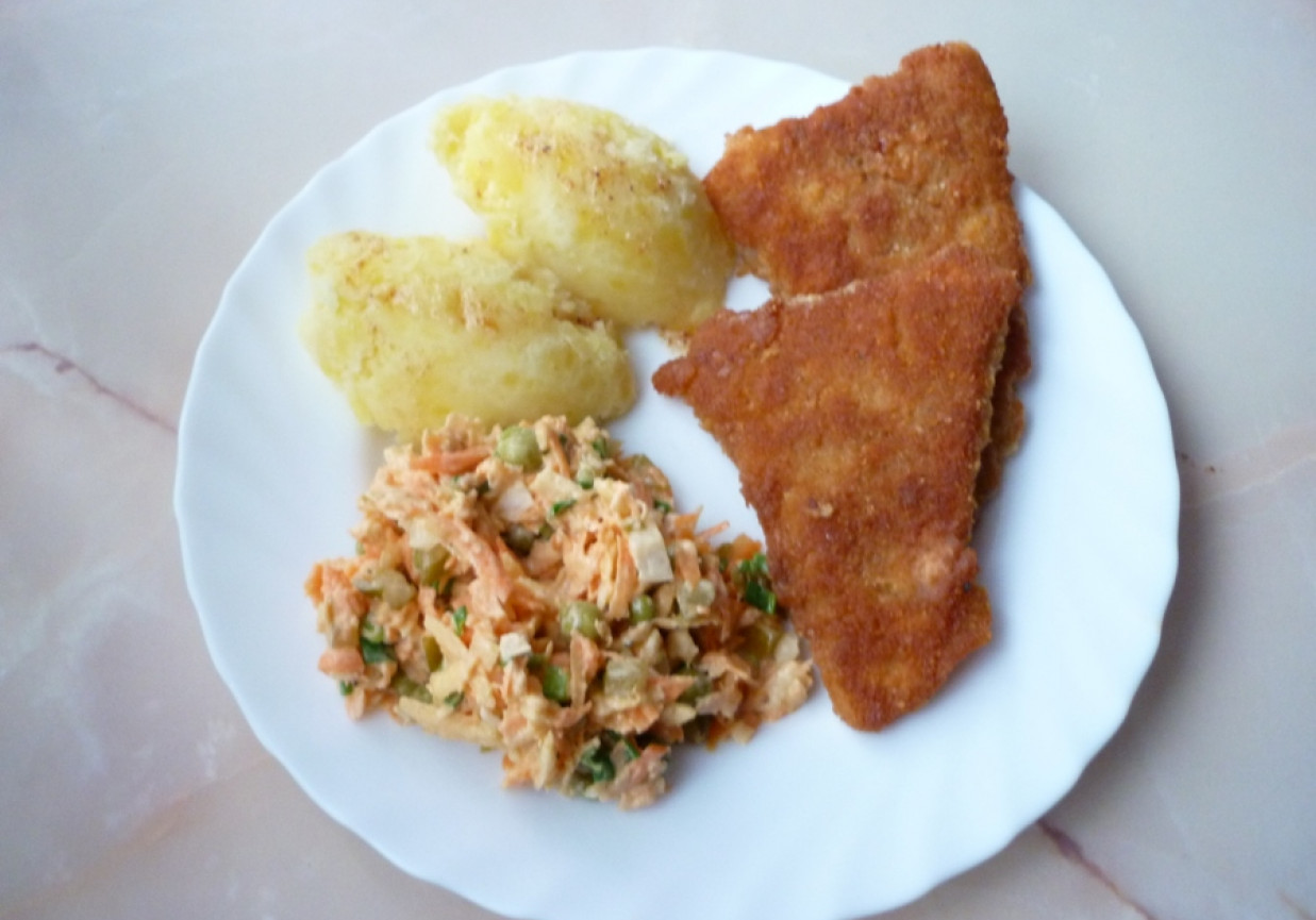 Surówka z marchwi z groszkiem foto