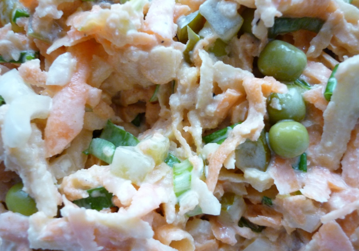 Surówka z marchwi z groszkiem foto