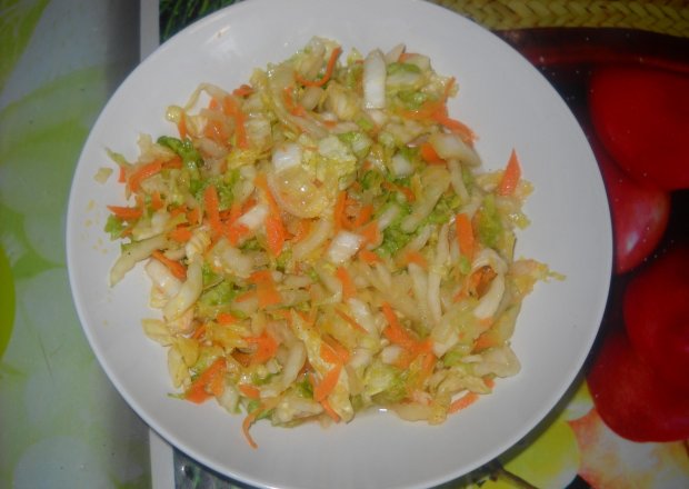 Fotografia przedstawiająca Surówka z pekinki z warzywami
