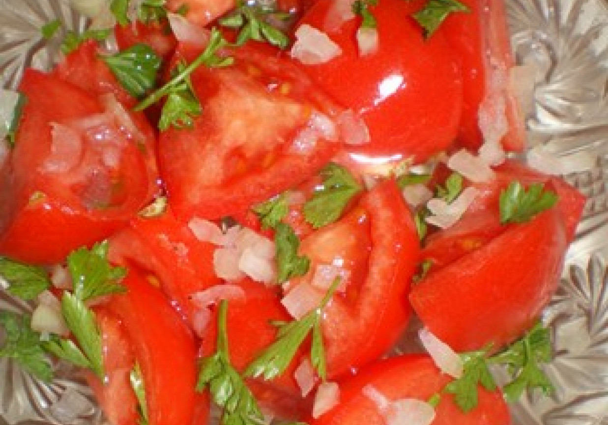 Surówka z pomidorów, cebuli i natki foto