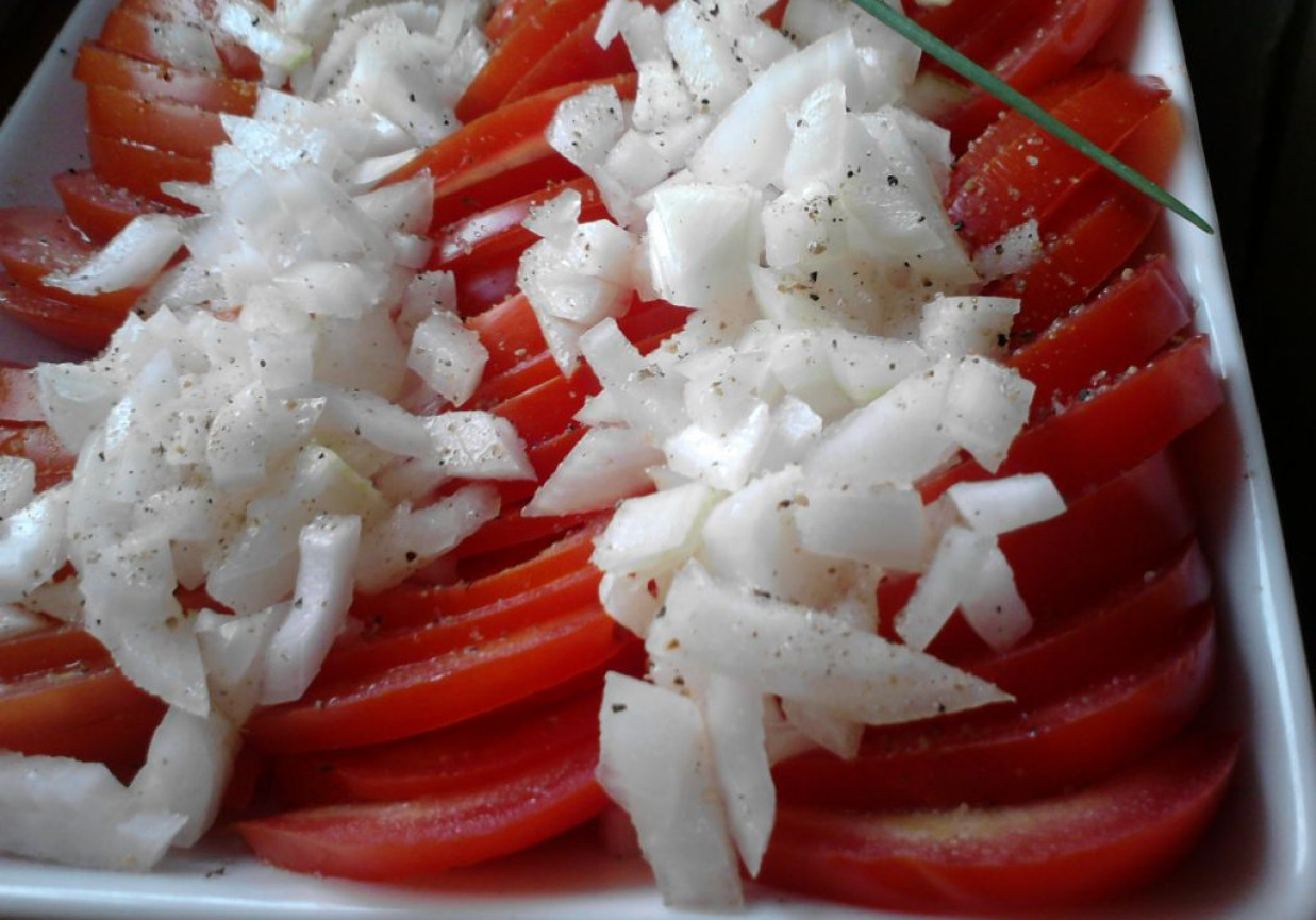 Surówka z pomidorów i cebuli foto