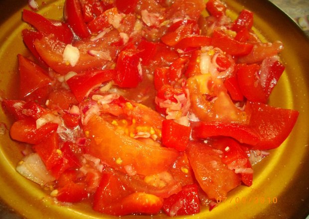 Fotografia przedstawiająca Surówka z pomidorów i papryki