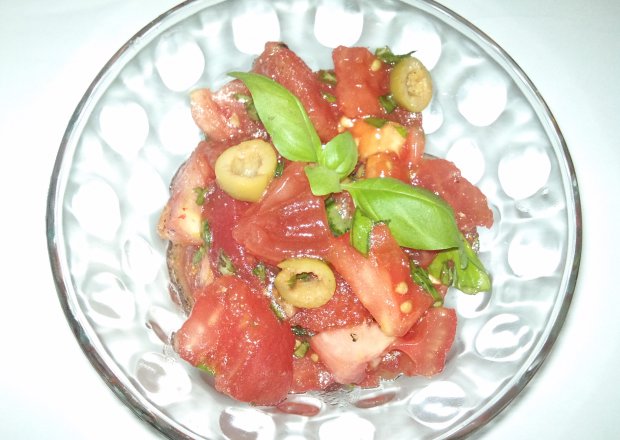 Fotografia przedstawiająca Surówka z pomidorów