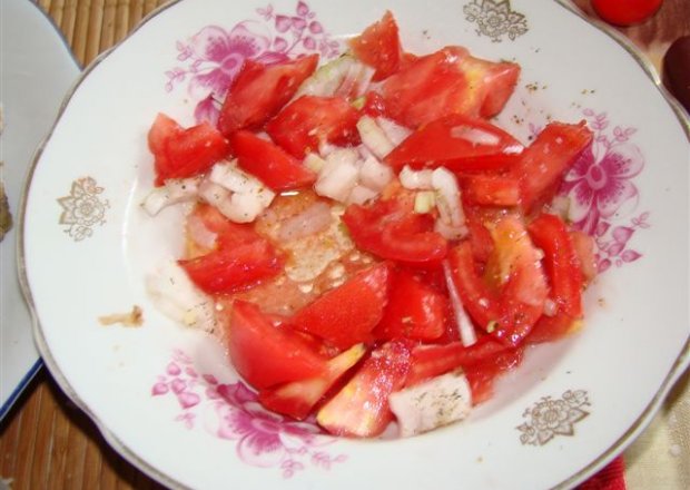 Fotografia przedstawiająca surówka z pomidorów