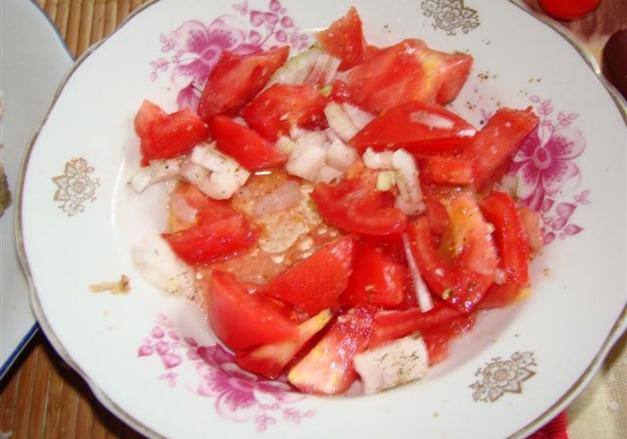 surówka z pomidorów foto