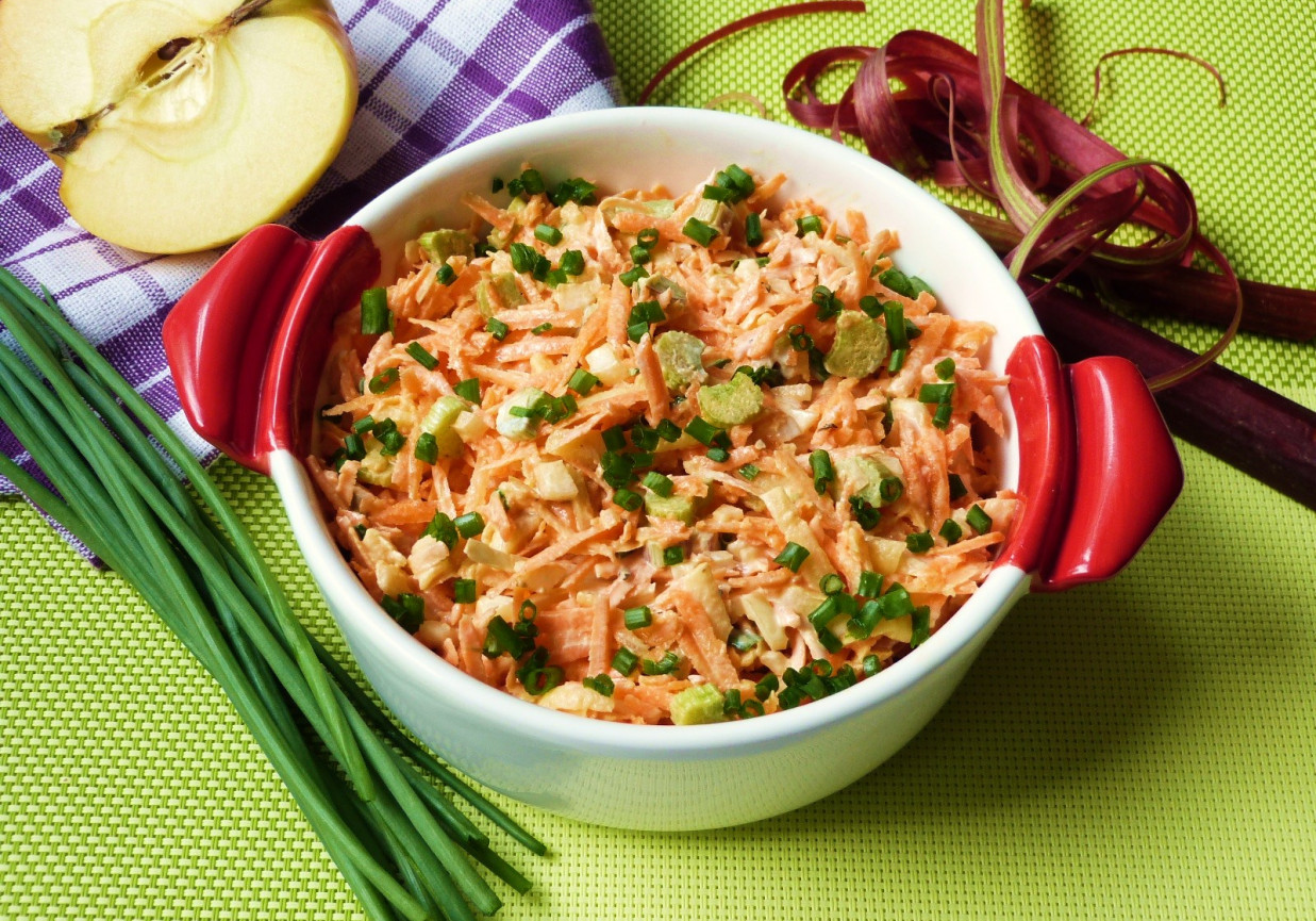 Surówka z rabarbarem  foto