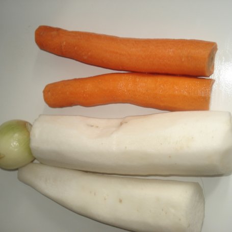 Krok 1 - Surówka z rzodkwią, marchewką i słonecznikiem foto