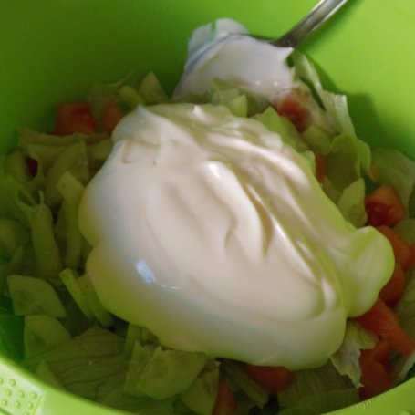 Krok 5 - Surówka z sałaty lodowej do obiadu foto