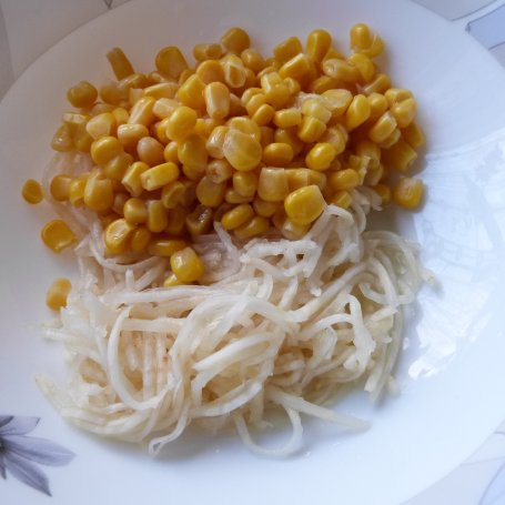 Krok 1 - Surówka z selera i pomidorów foto