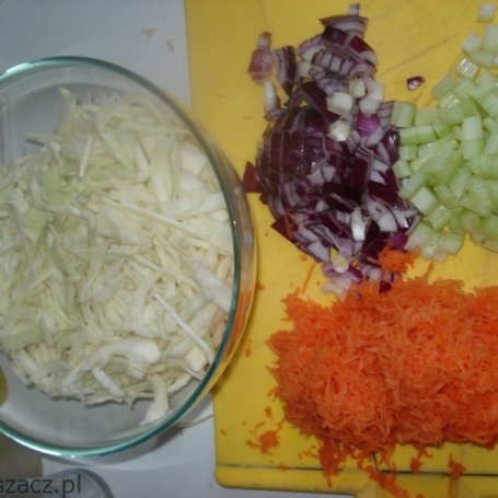 Krok 2 - Surówka  z selera naciowego i innych warzyw foto