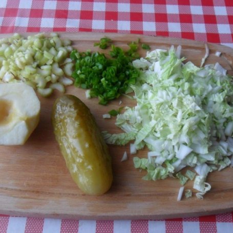 Krok 1 - Surówka z selera naciowego i pekinki foto