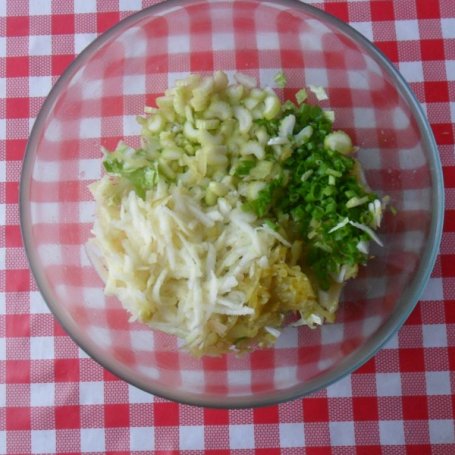 Krok 2 - Surówka z selera naciowego i pekinki foto