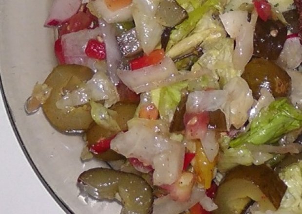 Fotografia przedstawiająca Surówka z warzywami na obiad