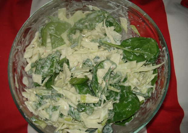 Fotografia przedstawiająca Surówka z zielonymi warzywami