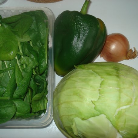 Krok 1 - Surówka z zielonymi warzywami foto