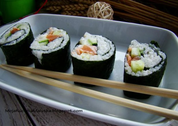 Fotografia przedstawiająca Sushi futo maki -udomowione