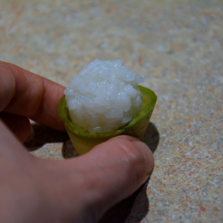 Krok 1 - Sushi - łososiowe rollsy foto