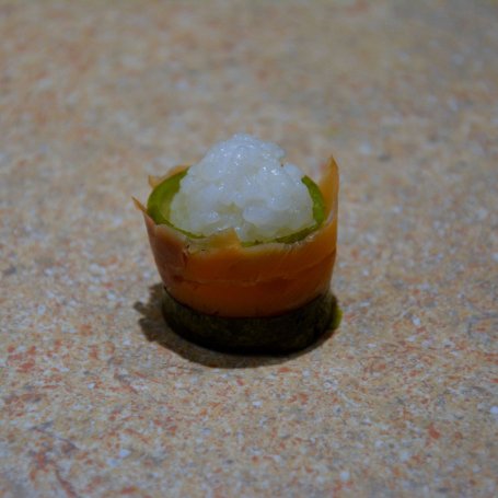 Krok 3 - Sushi - łososiowe rollsy foto