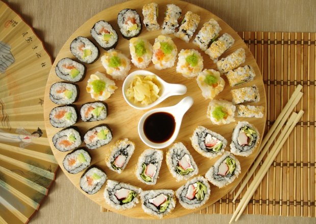 Fotografia przedstawiająca Sushi (maki, uramaki)