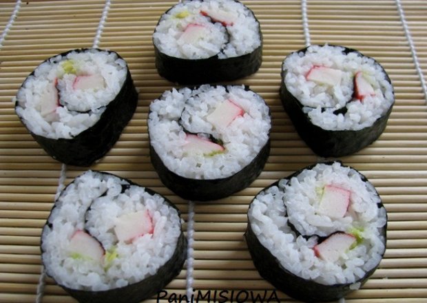 Fotografia przedstawiająca Sushi MAKI z krabem Ying-Yang