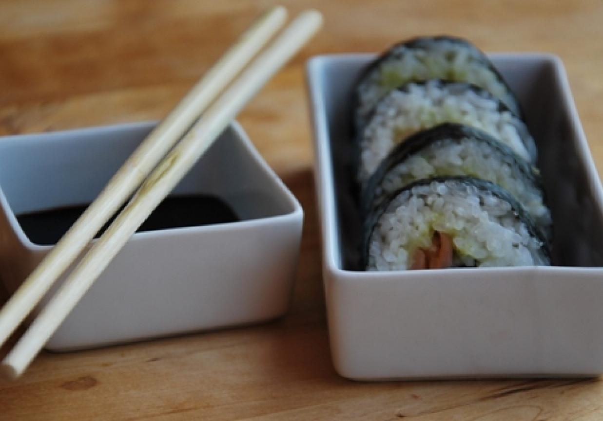 Sushi maki z łososiem foto