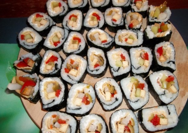 Fotografia przedstawiająca Sushi - maki z tofu