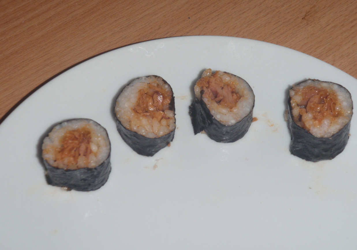 Sushi maki z tyńczykiem chilli foto