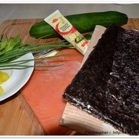 Krok 1 - Sushi temaki z łososiem i ogórkiem. foto