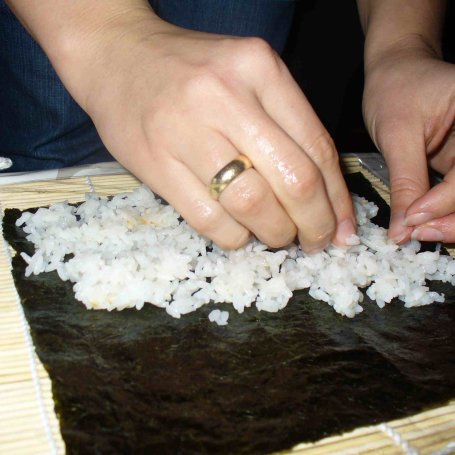 Krok 1 - Sushi Uramaki z serkiem łososiem i awokado foto