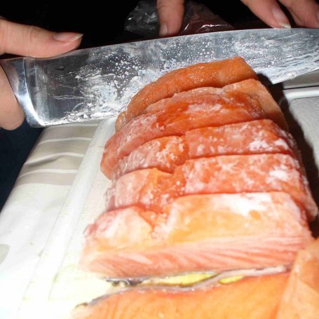 Krok 2 - Sushi Uramaki z serkiem łososiem i awokado foto