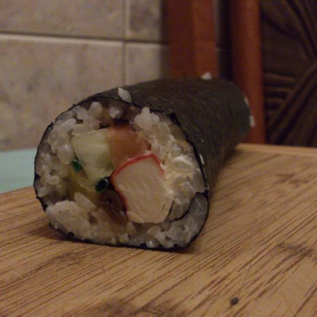 Krok 3 - sushi z łososiem, surimi i resztą :-) foto