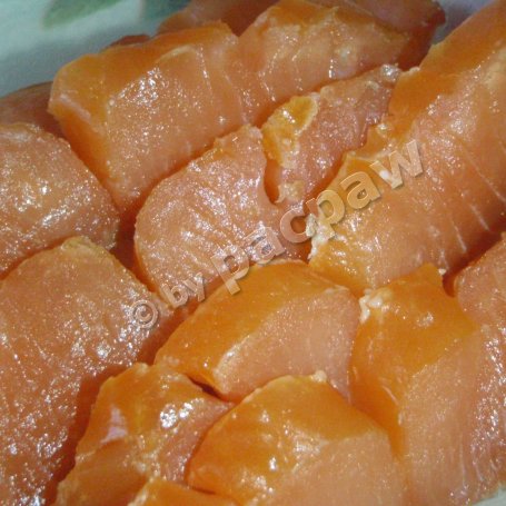 Krok 5 - Sushi z łososiem wędzonym, papryką żółtą i serkiem fromage foto
