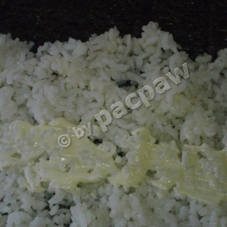 Krok 8 - Sushi z łososiem wędzonym, papryką żółtą i serkiem fromage foto