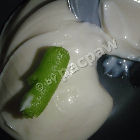 Krok 7 - Sushi z łososiem wędzonym, papryką żółtą i serkiem fromage foto