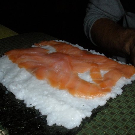 Krok 2 - Sushi z łososiem foto