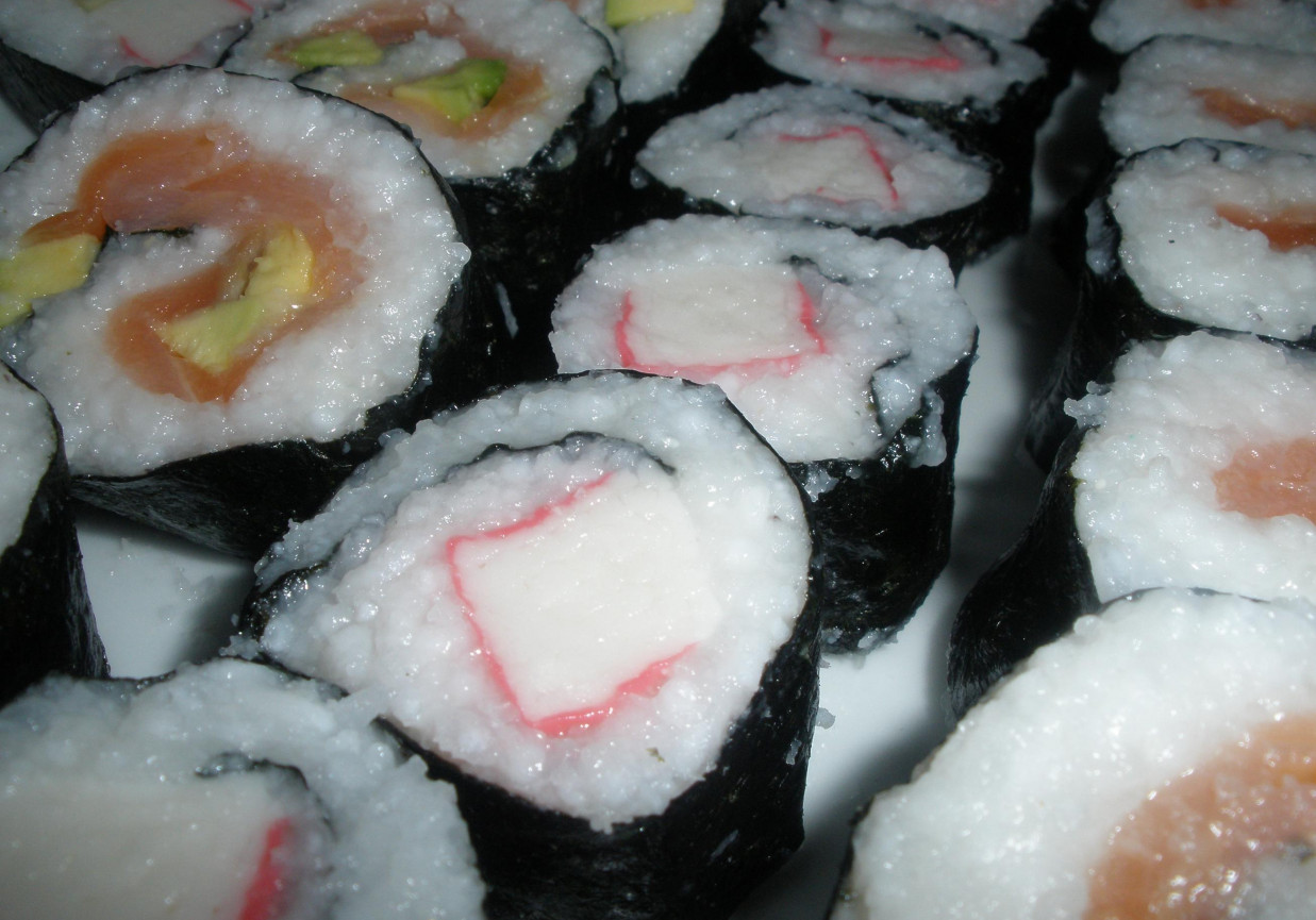 Sushi z paluszkami surimi DoradcaSmaku.pl