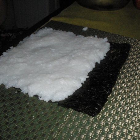 Krok 1 - Sushi z paluszkami surimi foto