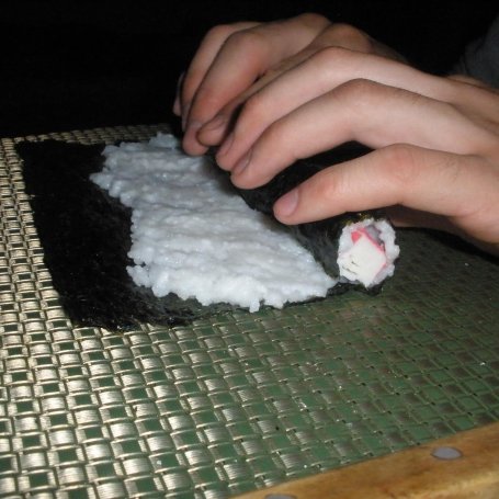 Krok 2 - Sushi z paluszkami surimi foto