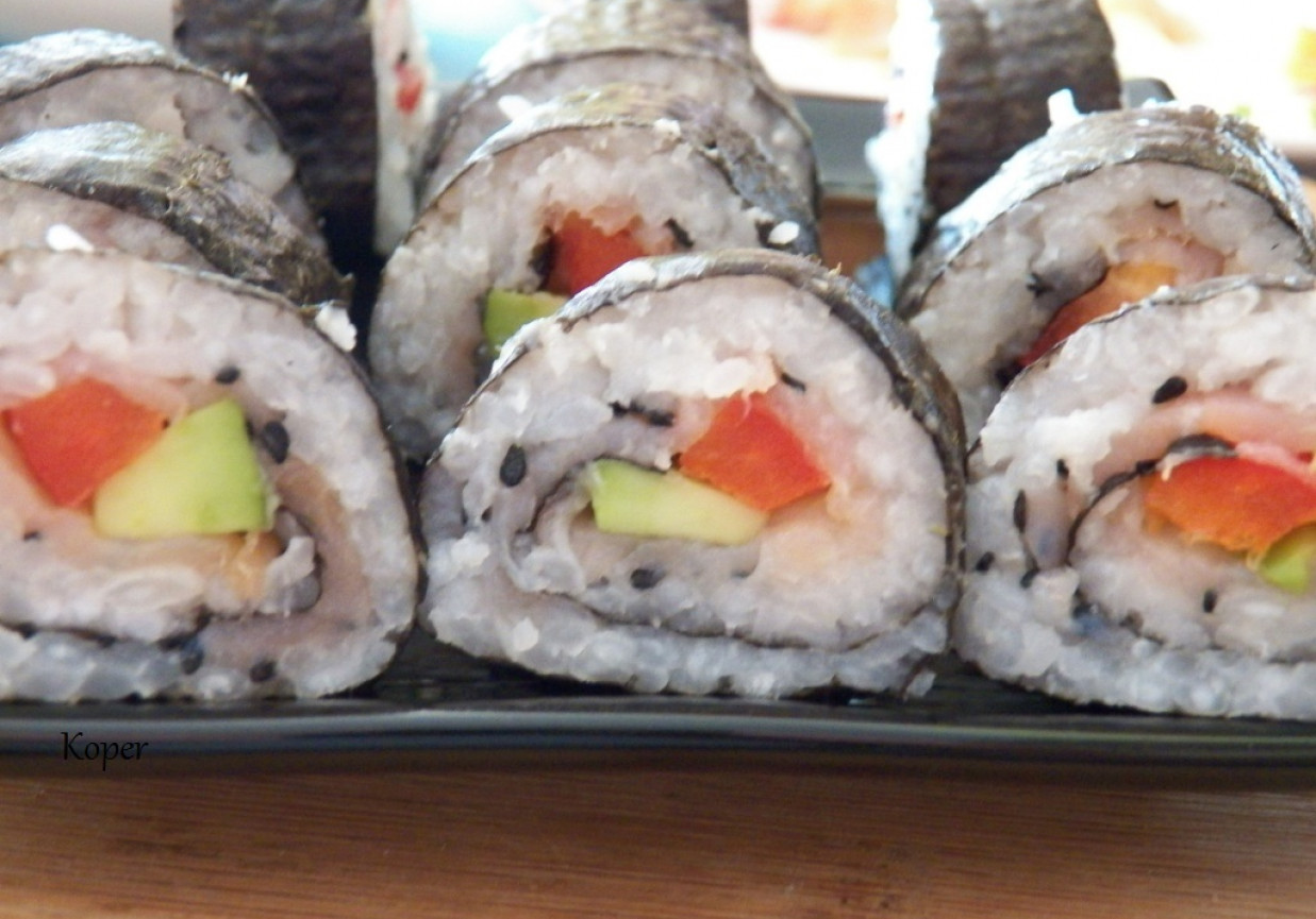 Sushi z papryką i łososiem foto