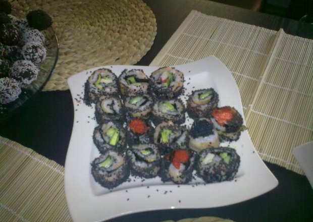 Fotografia przedstawiająca Sushi z sezamem