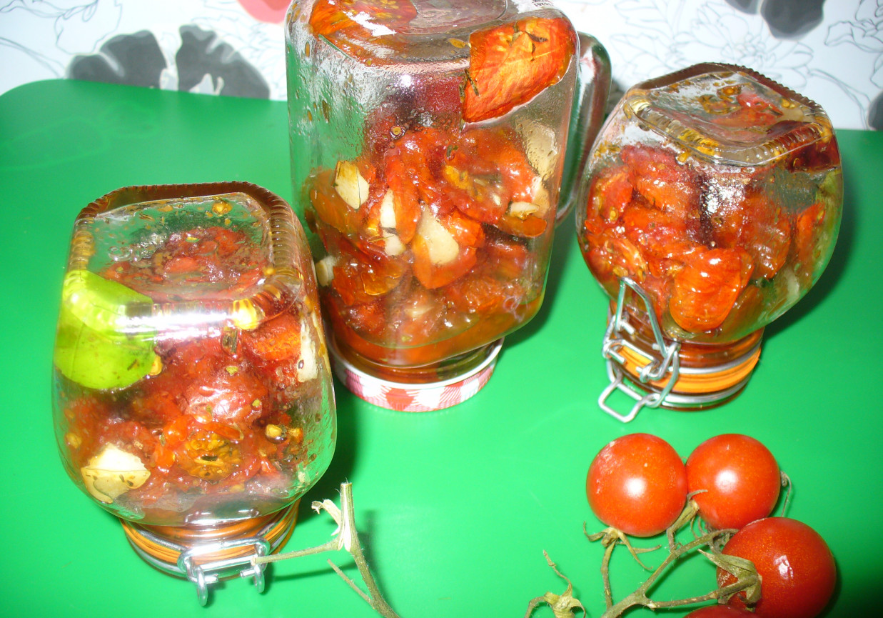 Suszone pomidorki koktajlowe w oleju foto