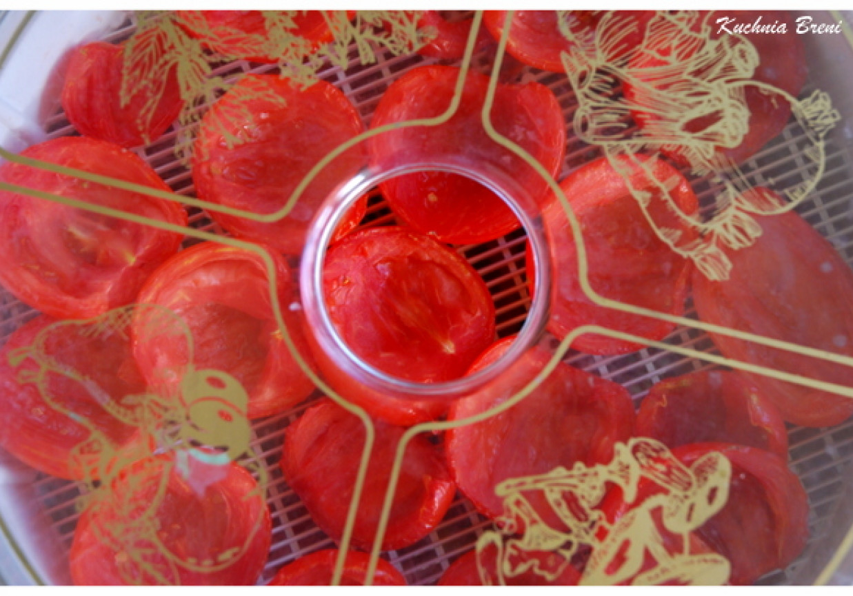 Suszone pomidory w aromatycznej zalewie foto
