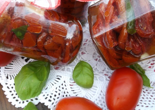 Fotografia przedstawiająca Suszone pomidory w oliwie.