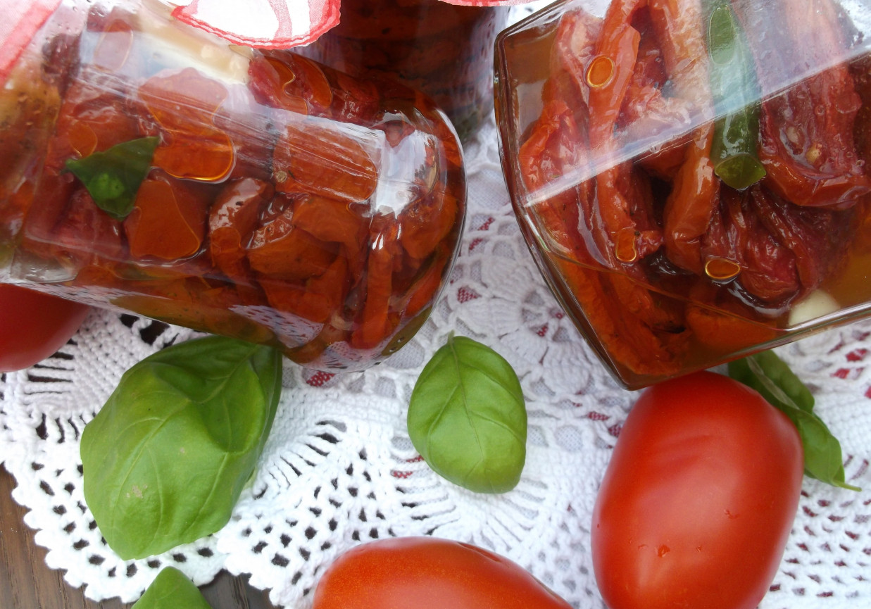 Suszone pomidory w oliwie. foto