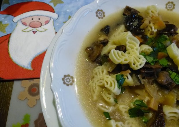 Fotografia przedstawiająca Świąteczna zupa grzybowa
