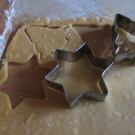 Krok 4 - Świąteczne ciasteczka serowe ( do barszczu) foto