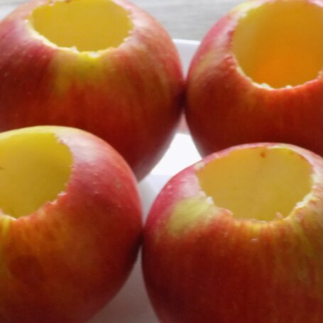 Krok 1 - Świąteczne jabłka pieczone z masą orzechową foto