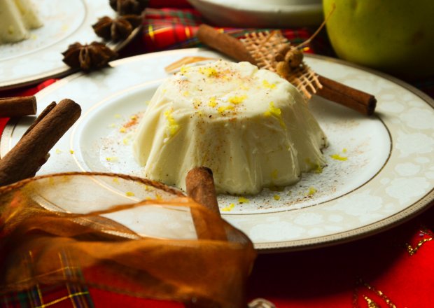 Fotografia przedstawiająca świąteczny deser cynamonowo-anyżkowy