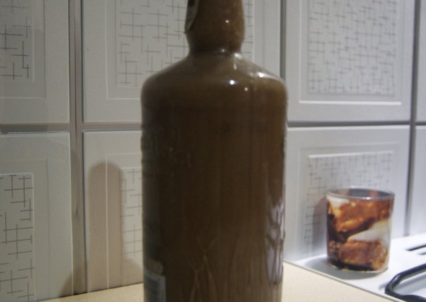 Fotografia przedstawiająca Świąteczny likier czekoladowo-piernikowy