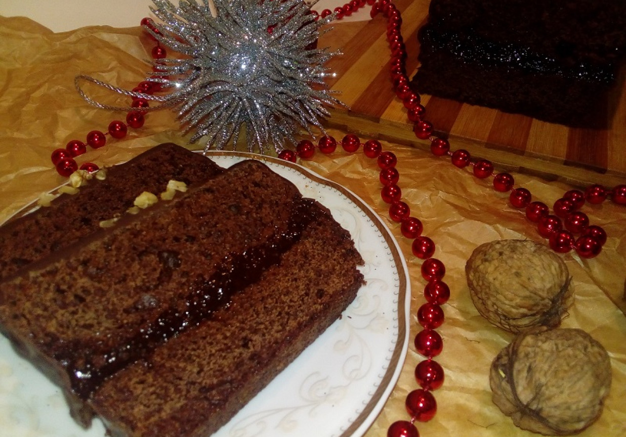 Świąteczny piernik czekoladowy z powidłami śliwkowymi foto